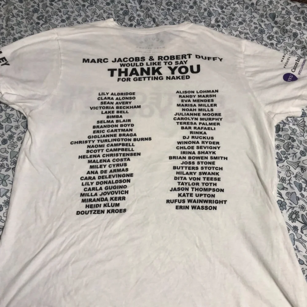 Marc Jacobs “ protect the skin you’re in” t shirt Miley Cyrus - Picture 2 of 6